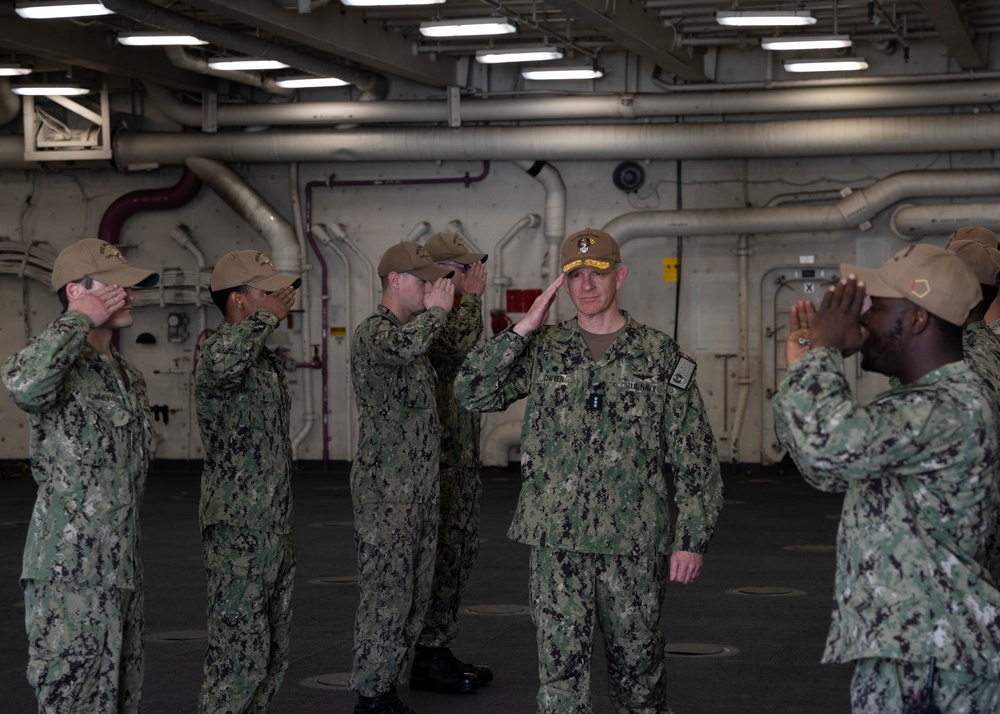 2nd Fleet Commander visits USS Arlington