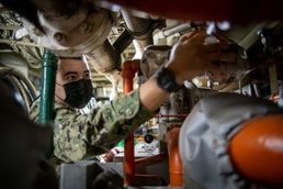 Reservists Lend Helping Hands to Navy’s Only Remotely Controlled Test Ship Ahead of Upcoming Inspection