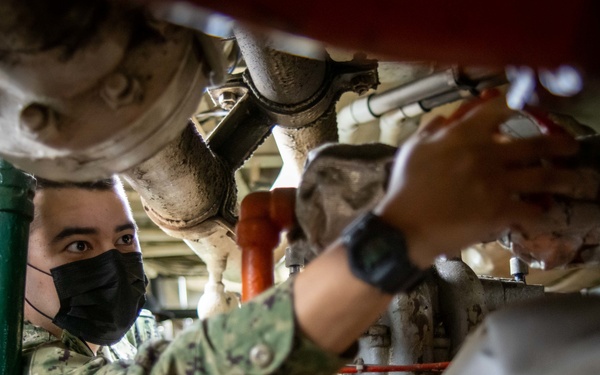 Reservists Lend Helping Hands to Navy’s Only Remotely Controlled Test Ship Ahead of Upcoming Inspection