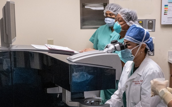 Dr. Suzi Nemmers performs Photorefractive keratectomy (PRK) Surgery