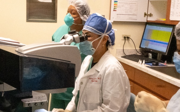 Dr. Suzi Nemmers performs Photorefractive keratectomy (PRK) Surgery