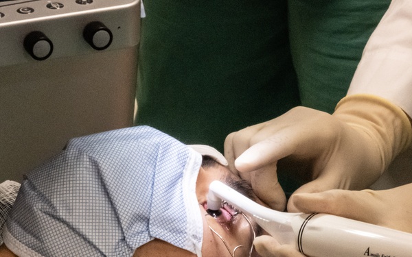 Dr. Suzi Nemmers performs Photorefractive keratectomy (PRK) Surgery