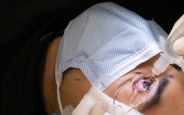 Dr. Suzi Nemmers performs Photorefractive keratectomy (PRK) Surgery