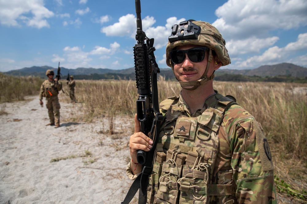 USARPAC infantrymen conduct team live-fire training during Salaknib 2022