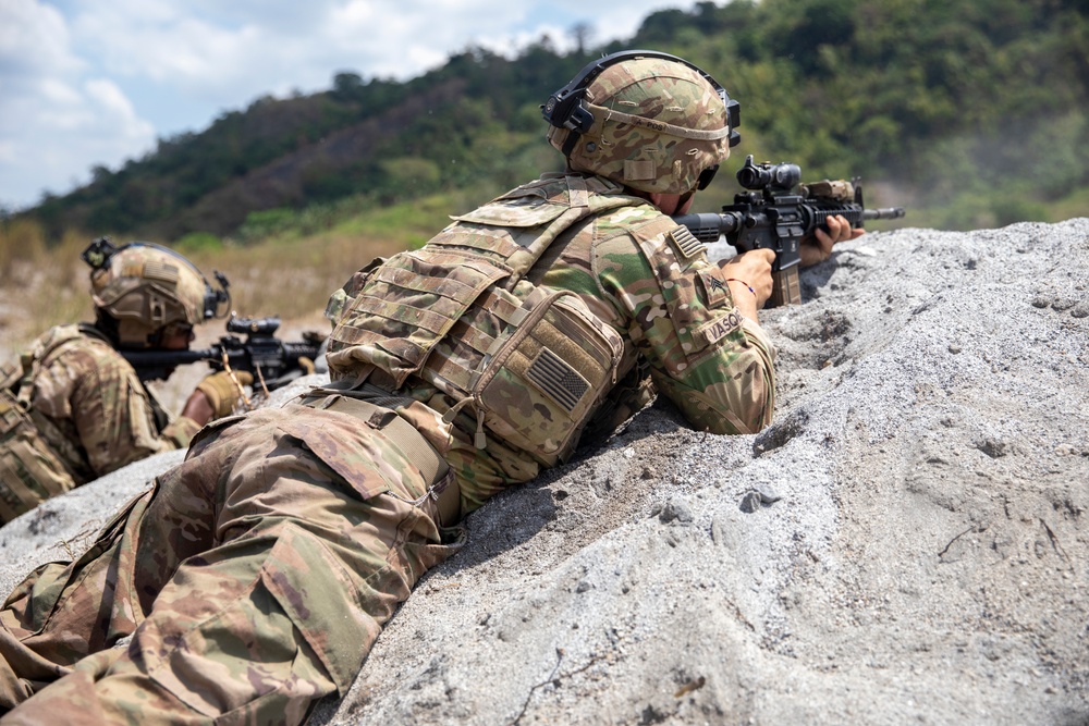 USARPAC infantrymen conduct team live-fire training during Salaknib 2022