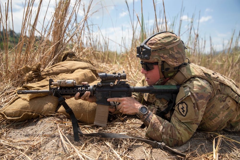 USARPAC infantrymen conduct team live-fire training during Salaknib 2022