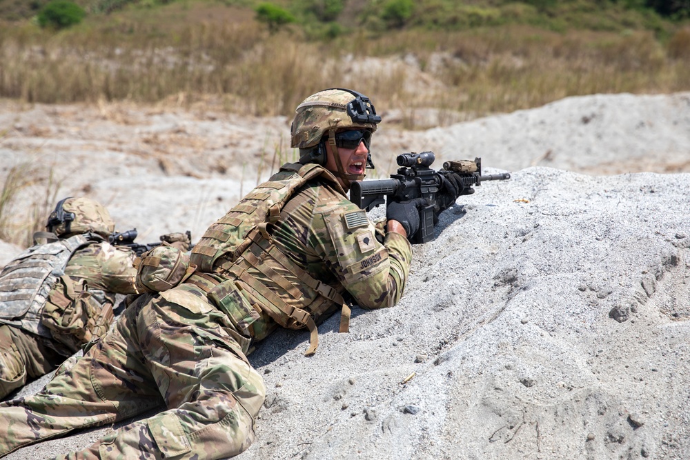 USARPAC infantrymen conduct team live-fire training during Salaknib 2022