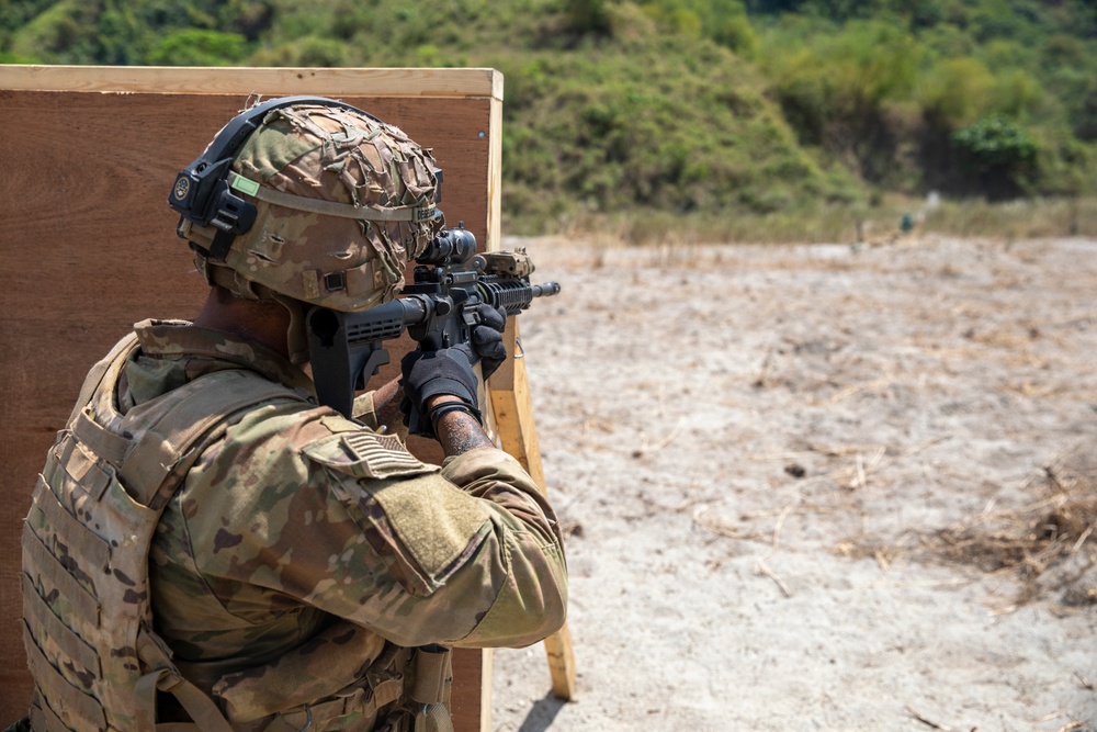 USARPAC infantrymen conduct team live-fire training during Salaknib 2022