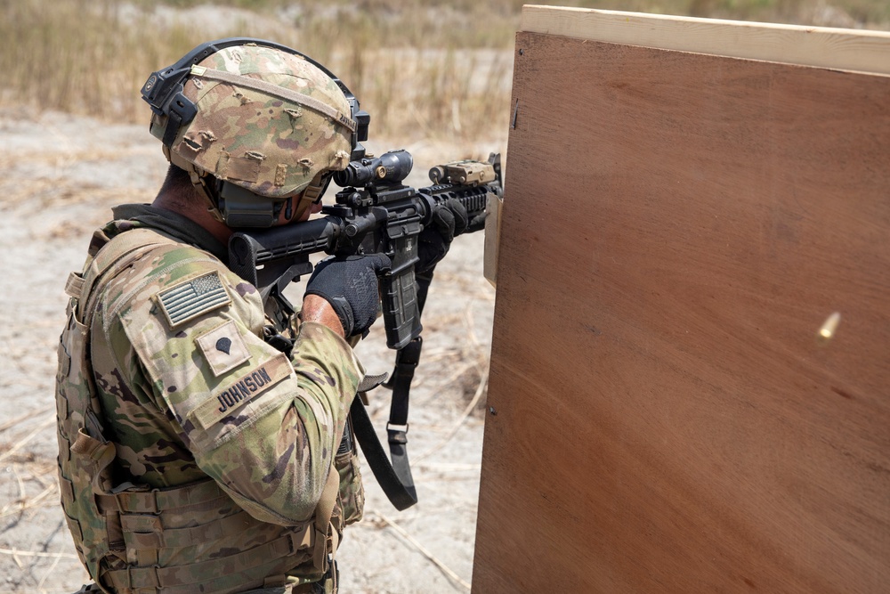 USARPAC infantrymen conduct team live-fire training during Salaknib 2022