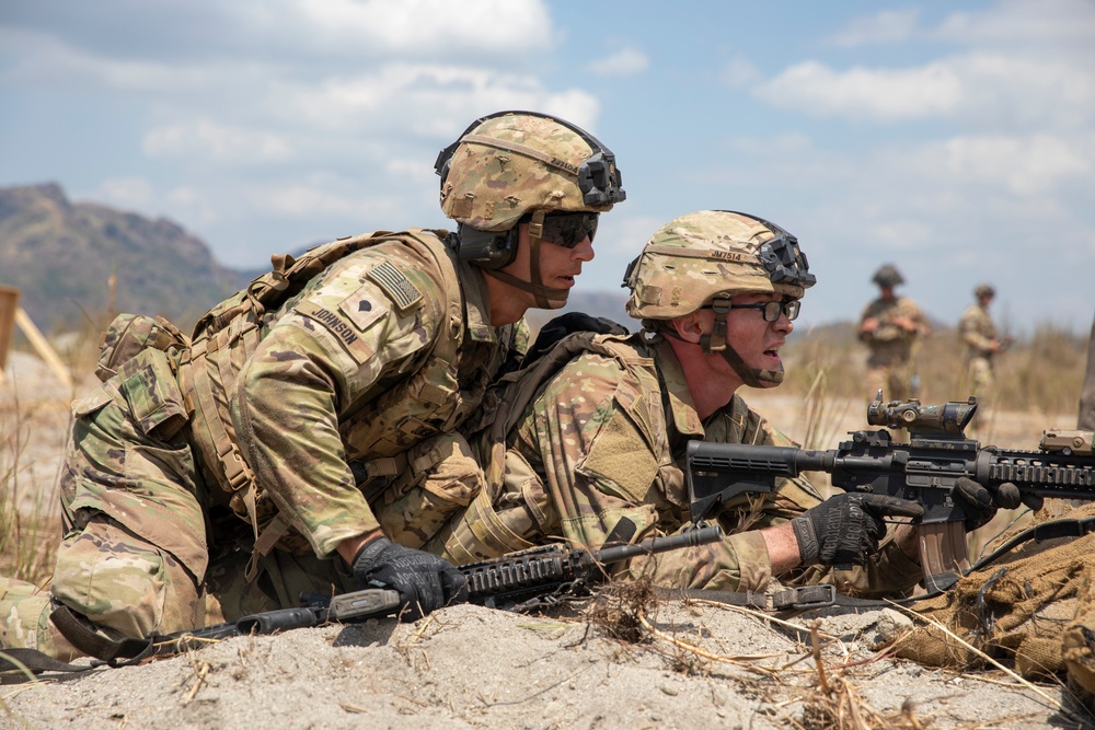 USARPAC infantrymen conduct team live-fire training during Salaknib 2022