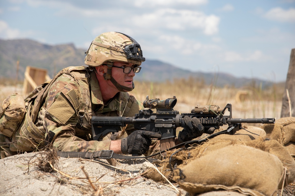 USARPAC infantrymen conduct team live-fire training during Salaknib 2022