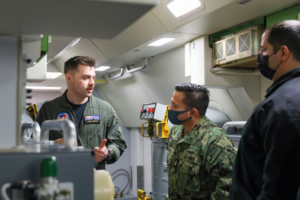 VP-47 hosts Submarine Group Seven Staff for Familiarization Flights