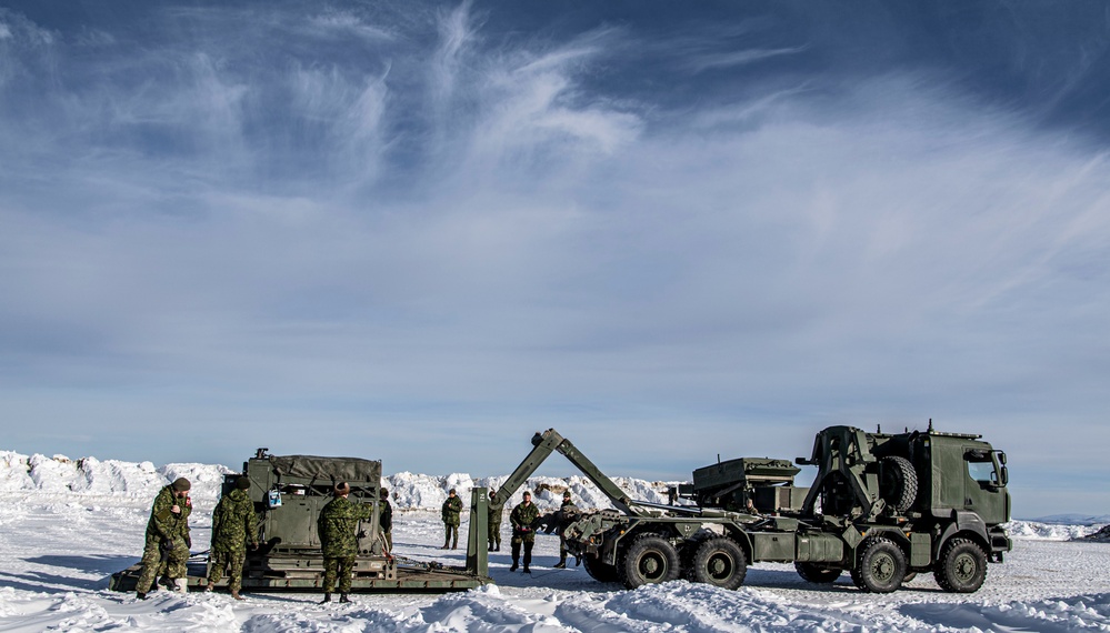 Canadian forces stage MRR during ARCTIC EDGE 2022