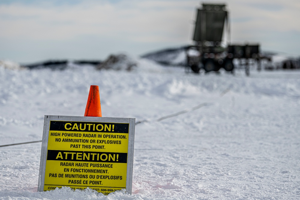 Canadian forces stage MRR during ARCTIC EDGE 2022