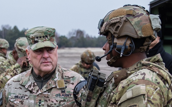 CJCS visits 82nd Airborne Paratroopers in Poland