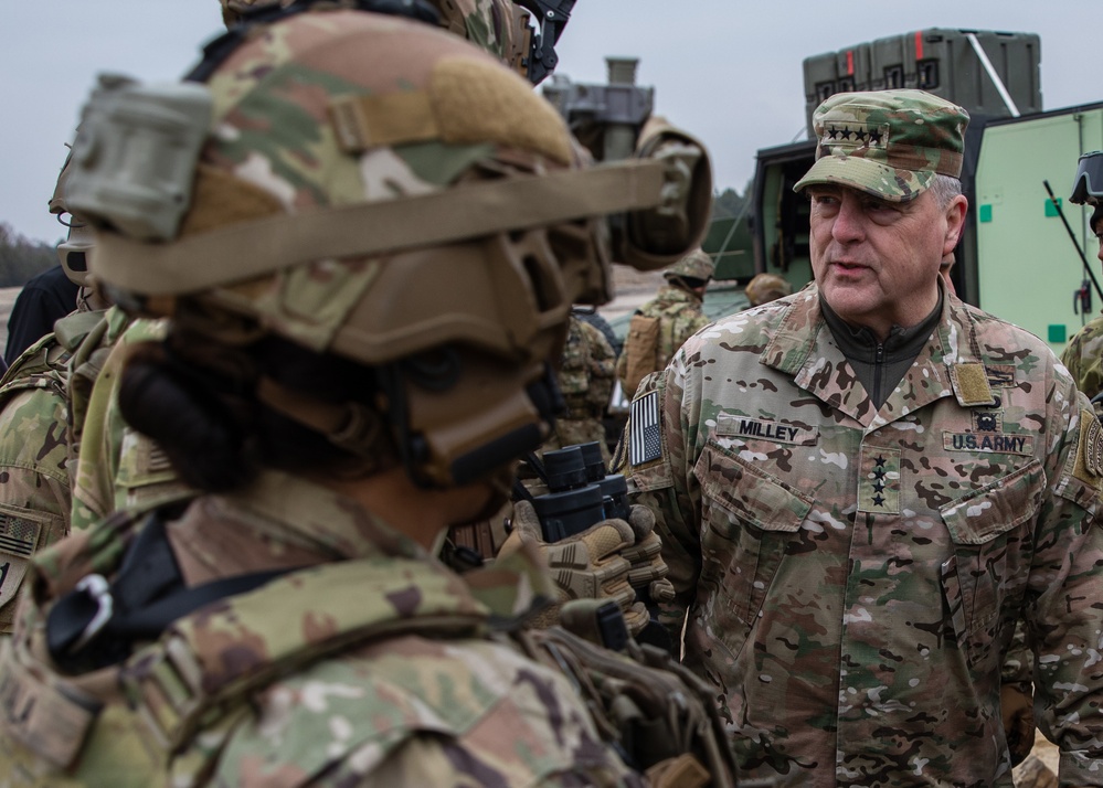 CJCS visits 82nd Airborne Paratroopers in Poland