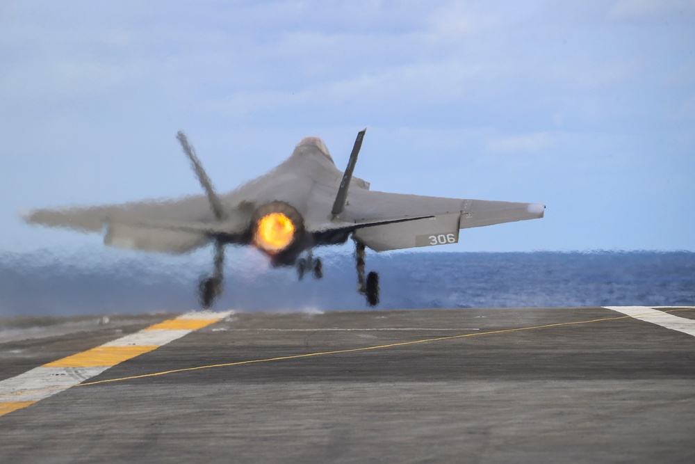 Abraham Lincoln conducts flight operations