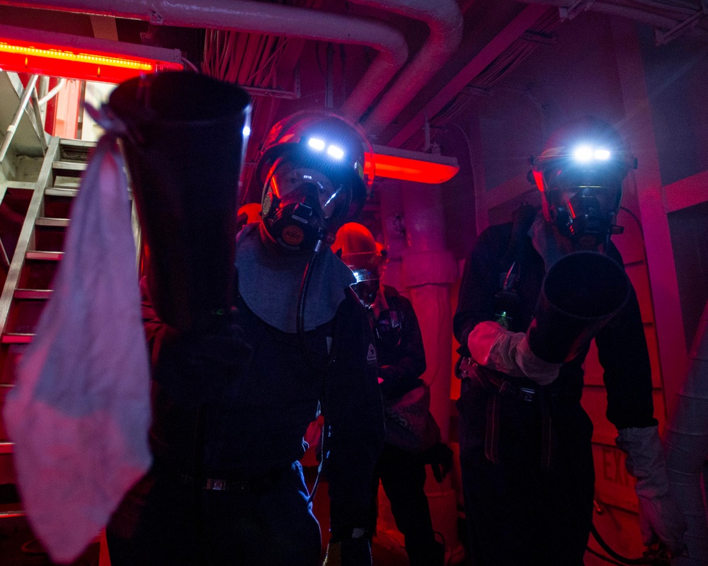 Sailors Simulate Stretcher Bearing Techniques