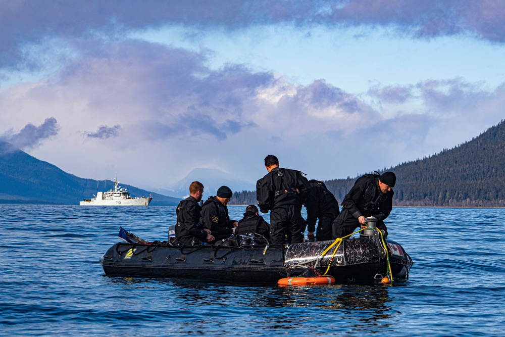 Canadian divers train in Alaska waters