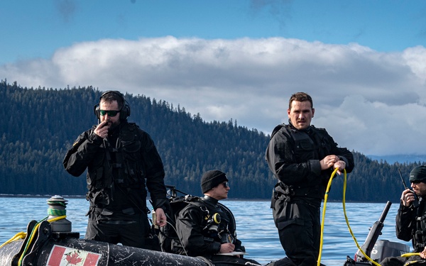 Canadian divers train in Alaska waters