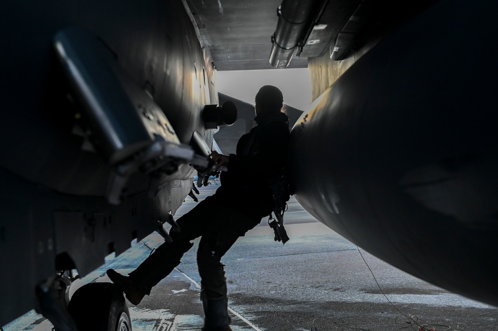 Women in Aviation: gliders to fighters