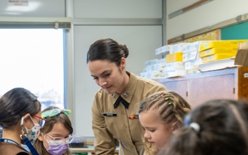 Marines help local Girl Scout troop earn badge celebrating community