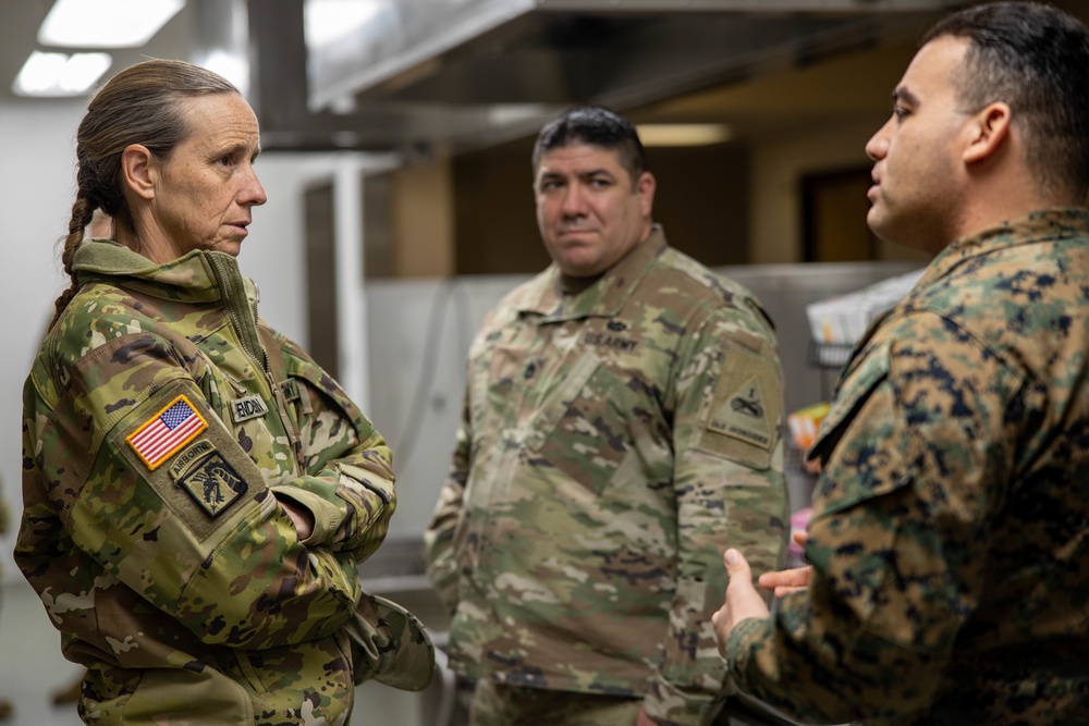 Army's 377th TSC CG visits 2nd LSB Marines