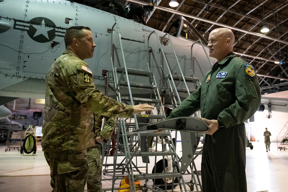 Brigadier General Mann visits the 122nd Fighter Wing