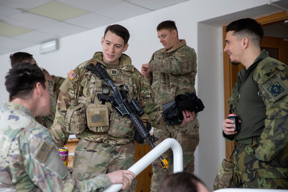 Meeting between U.S. and Czech Soldiers
