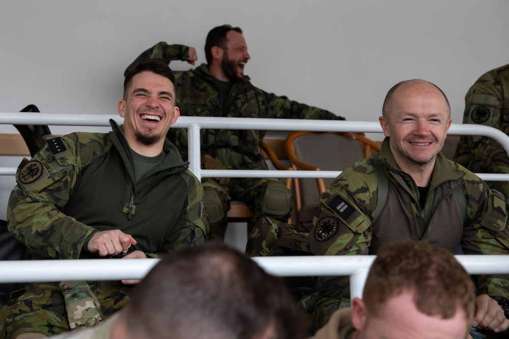 Meeting between U.S. and Czech Soldiers