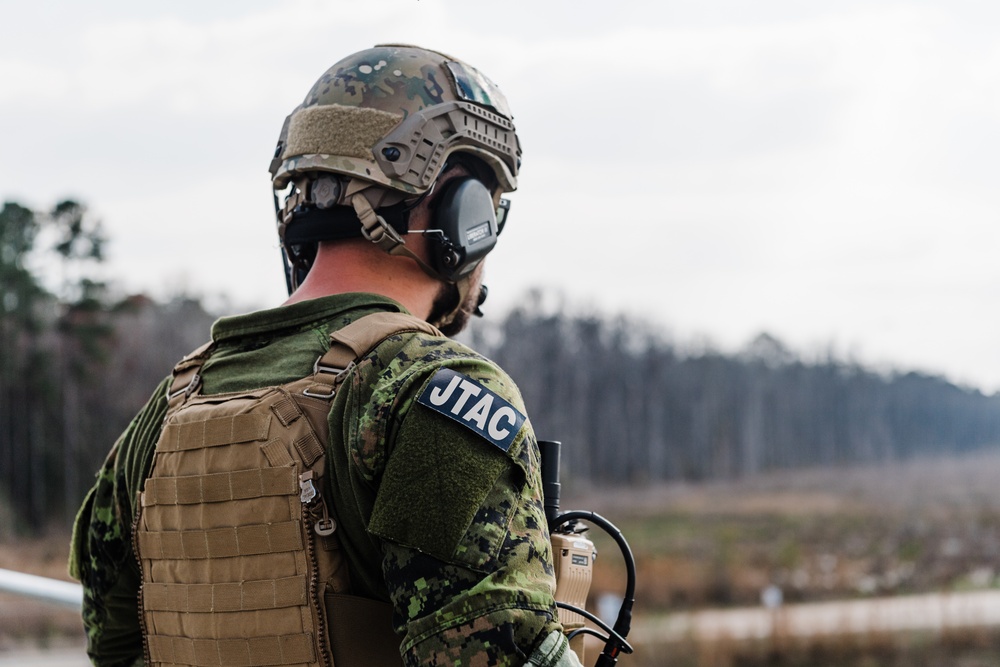 DVIDS - Images - Canadian JTACs train with 93d AGOW TACP [Image 1 of 11]