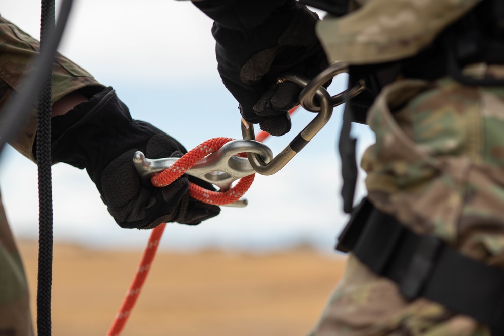 Colorado National Guardsmen Conduct High Angle Rescue Training