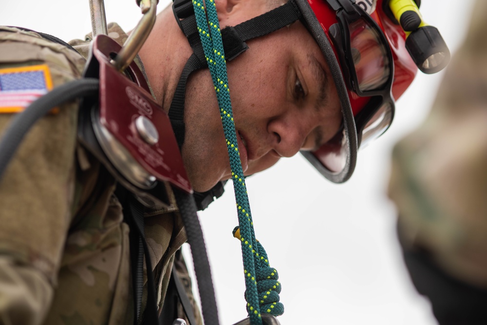 Colorado National Guardsmen Conduct High Angle Rescue Training