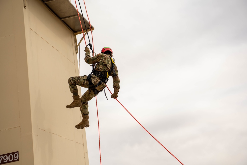 Colorado National Guardsmen Conduct High Angle Rescue Training