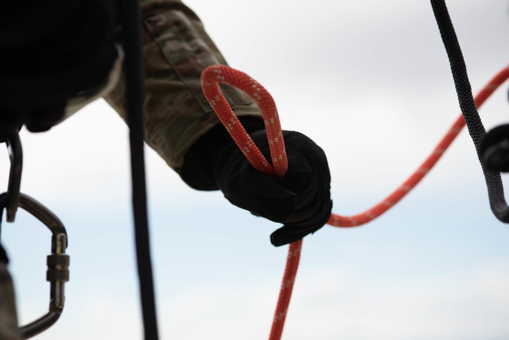 Colorado National Guardsmen Conduct High Angle Rescue Training