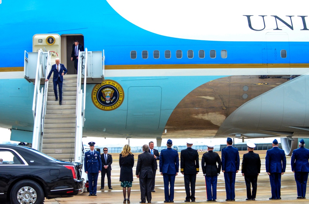 President Biden greets military then addresses veterans