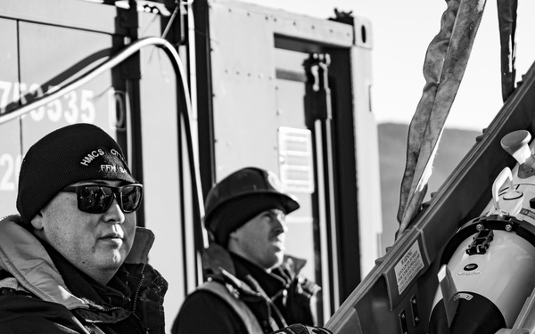 HMCS Brandon supports MCM dives