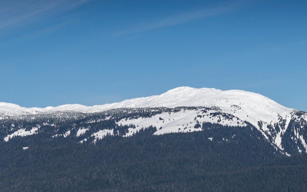 HMCS Brandon supports MCM dives