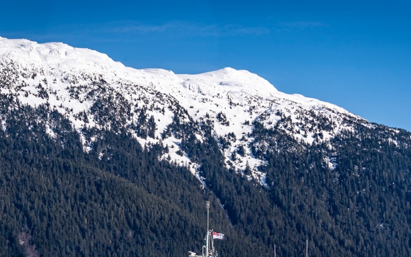 HMCS Brandon supports MCM dives