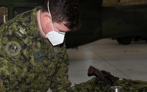 Arming a CH146 Griffon