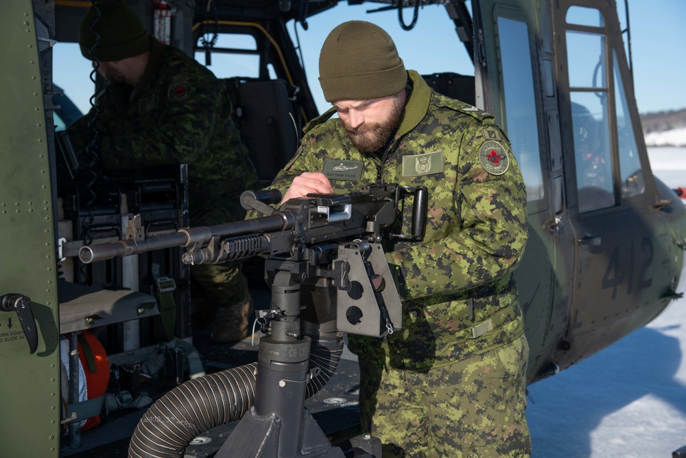 Arming a CH146 Griffon