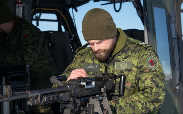 Arming a CH146 Griffon