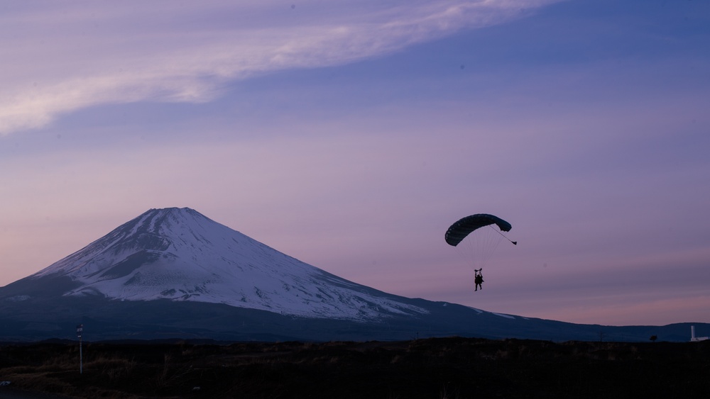 Floating to Fuji