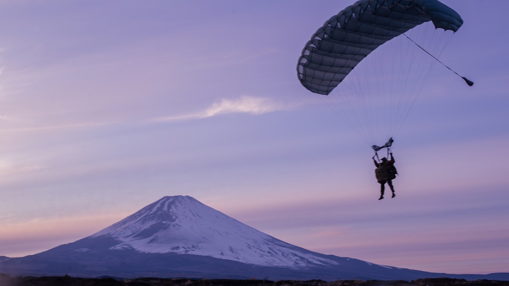 Floating to Fuji