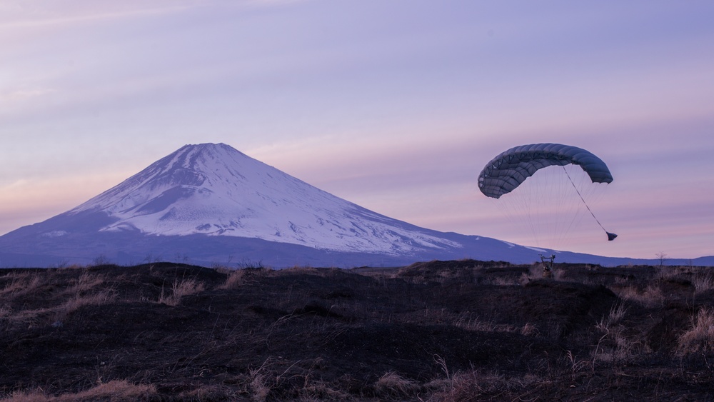 Floating to Fuji