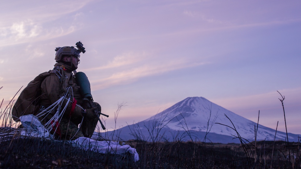 Floating to Fuji