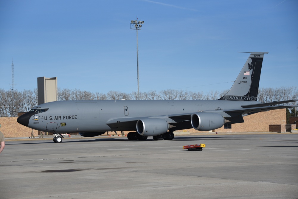 KC-135 with bat tail taxis