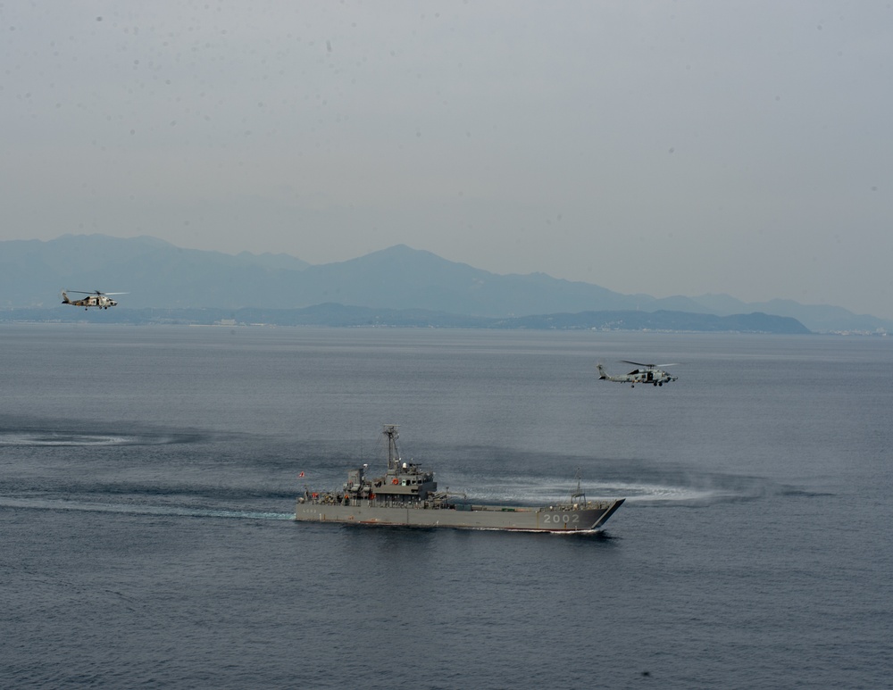 Task Force 70 Helicopter Squadrons Conduct Bi-lateral Training with JMSDF