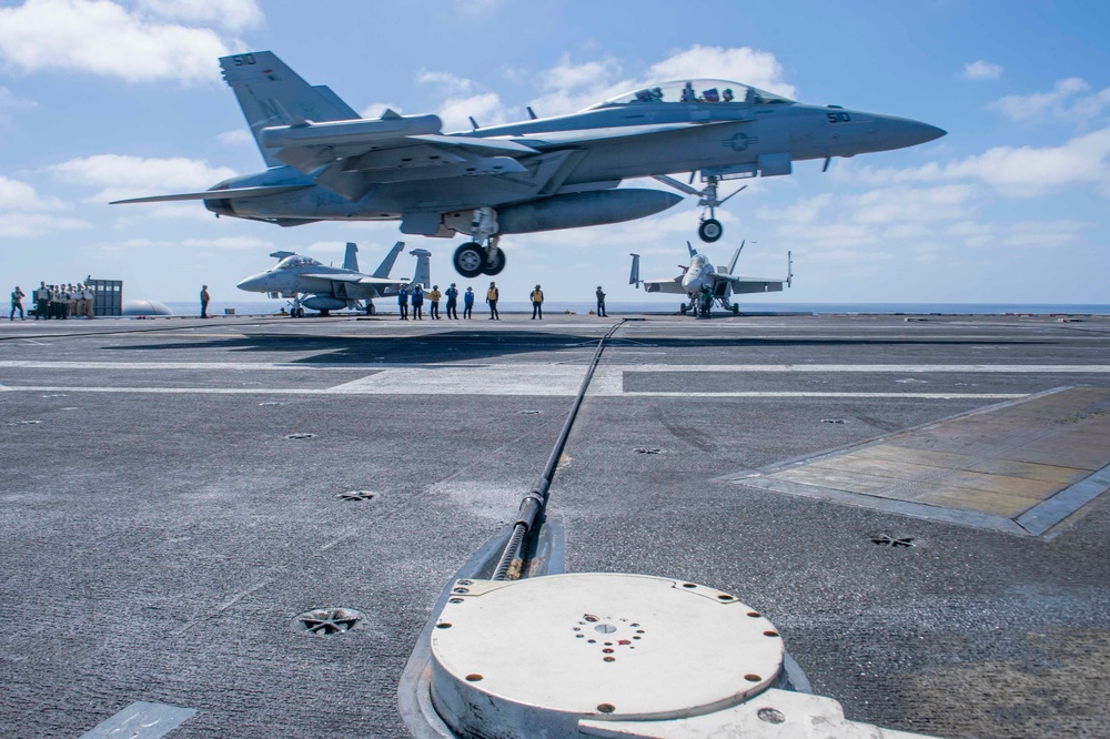 DVIDS - Images - E/A-18G Growler Makes An Arrested Gear Landing