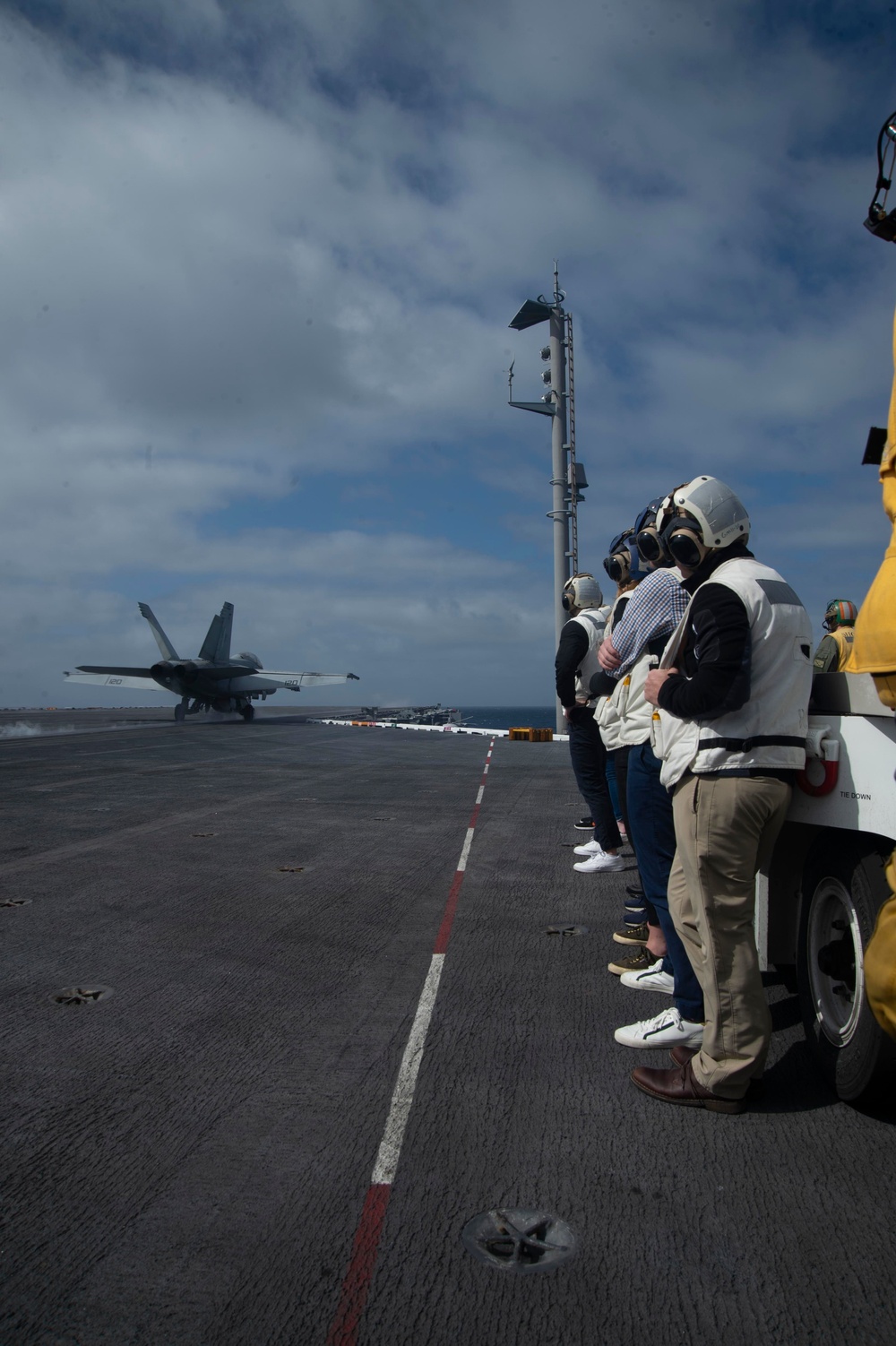 Distinguished Vistors Observe Flight Operations